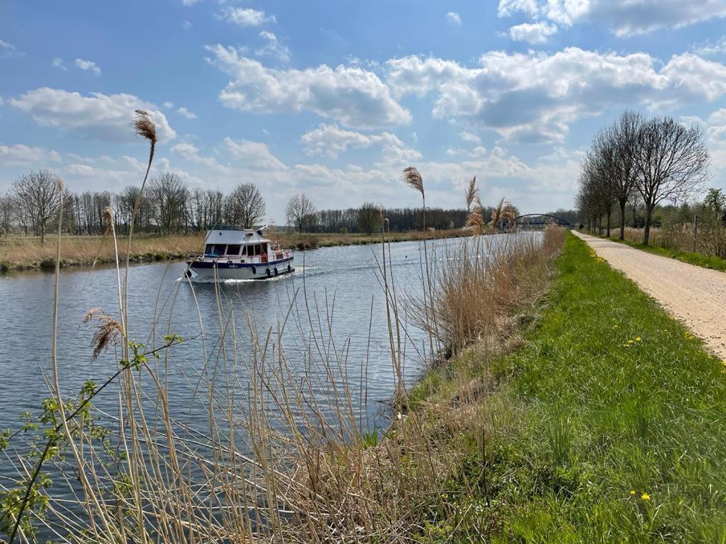 Pension Zur Schleuse Garni Am Elbe Luebeck - Kanal In Witzeeze Extérieur photo
