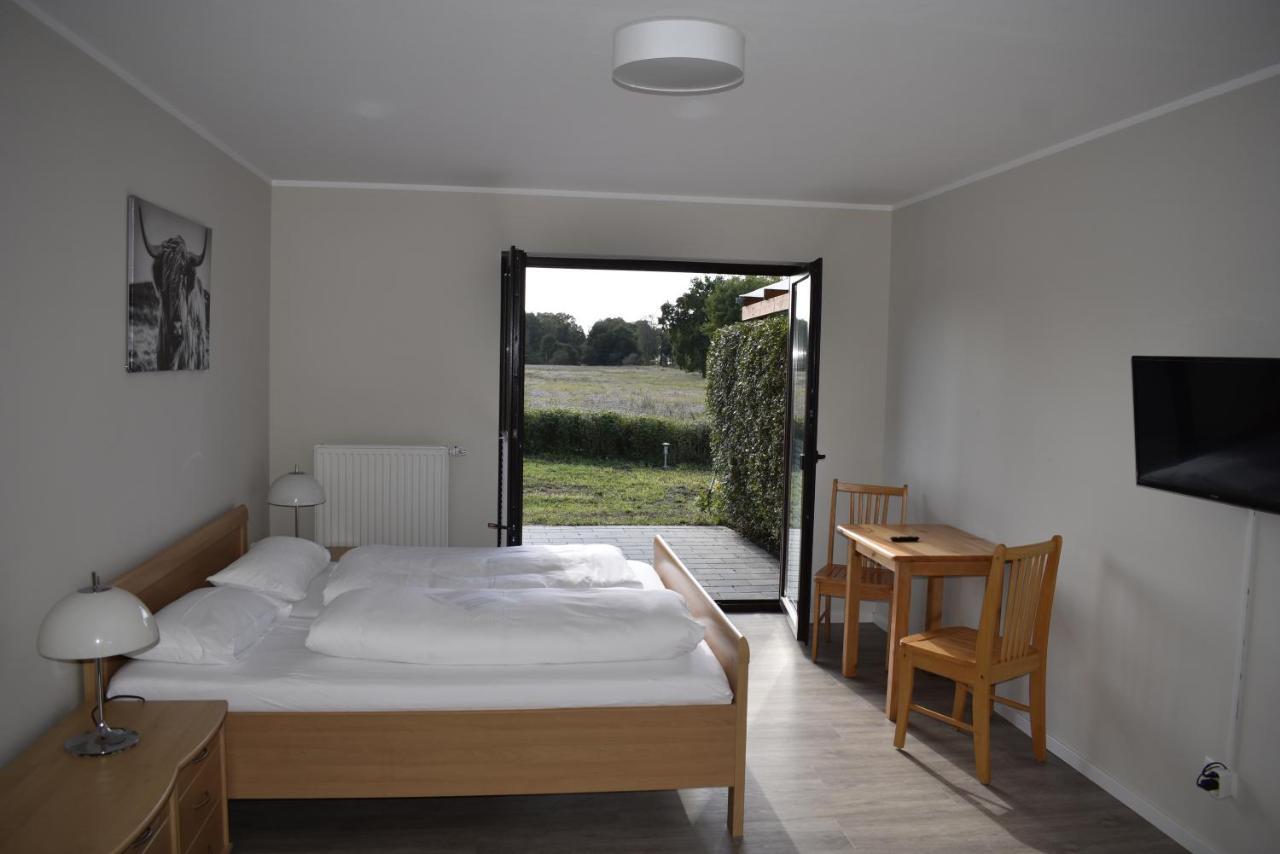 Pension Zur Schleuse Garni Am Elbe Luebeck - Kanal In Witzeeze Extérieur photo