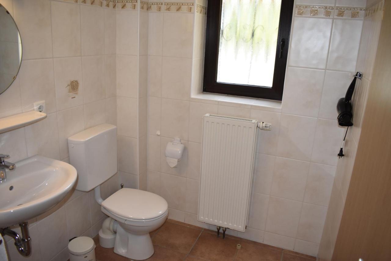 Pension Zur Schleuse Garni Am Elbe Luebeck - Kanal In Witzeeze Extérieur photo