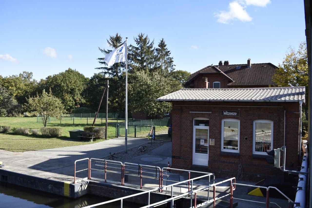 Pension Zur Schleuse Garni Am Elbe Luebeck - Kanal In Witzeeze Extérieur photo